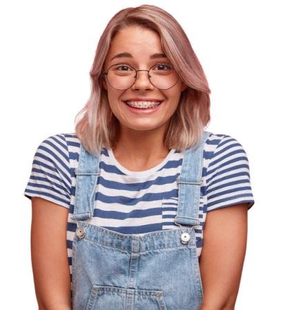 meisje-laat-haar-beugel-zien-orhodontie-praktijk-drachten-4-3